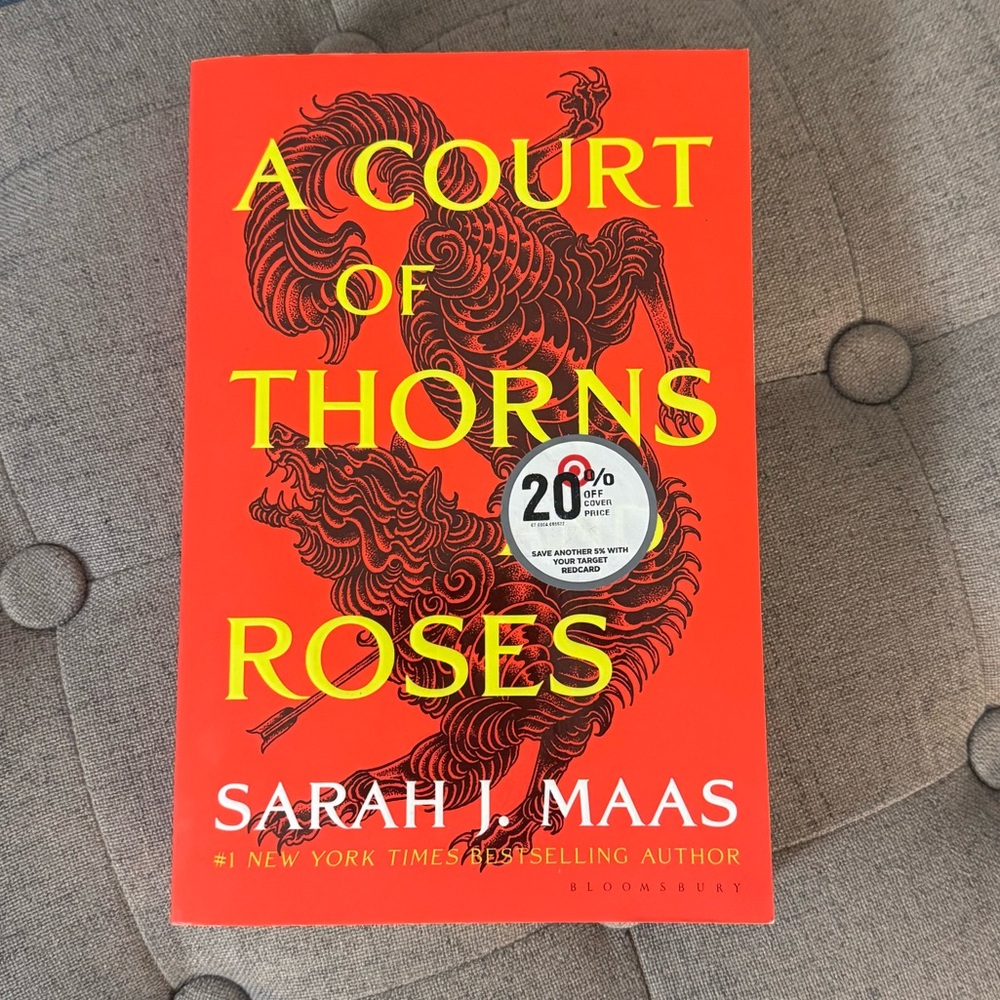 A Court of Thorns and Roses Red and Yellow Book